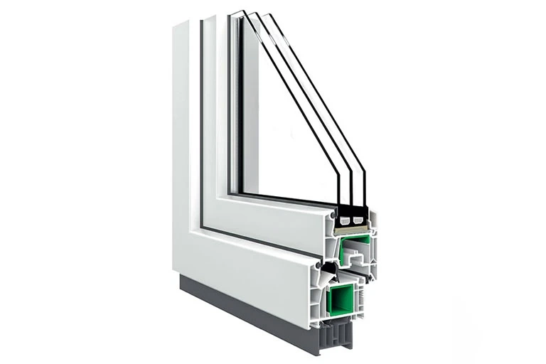 Przekrój profilu okna PVC z potrójną szybą i wielokomorową konstrukcją