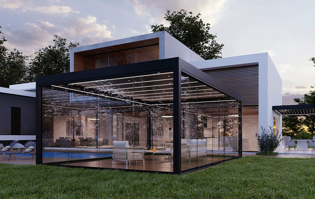 Szklana pergola ogrodowa z czarnym aluminiowym stelażem i przesuwnymi ścianami przy nowoczesnym domu